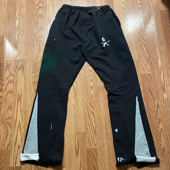 - Gallery dept sweats size large used(tag fell off) - Picture 2 of 4